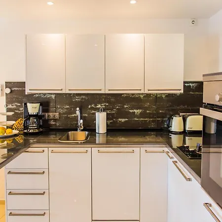 Bora Bora Апартаменты Марбелья